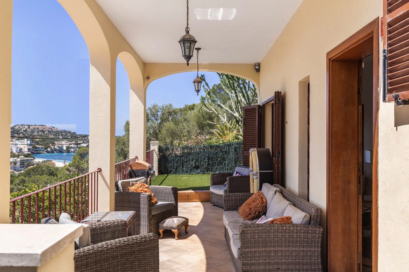 INVESTMENT: Villa in Santa Ponsa with sea views
