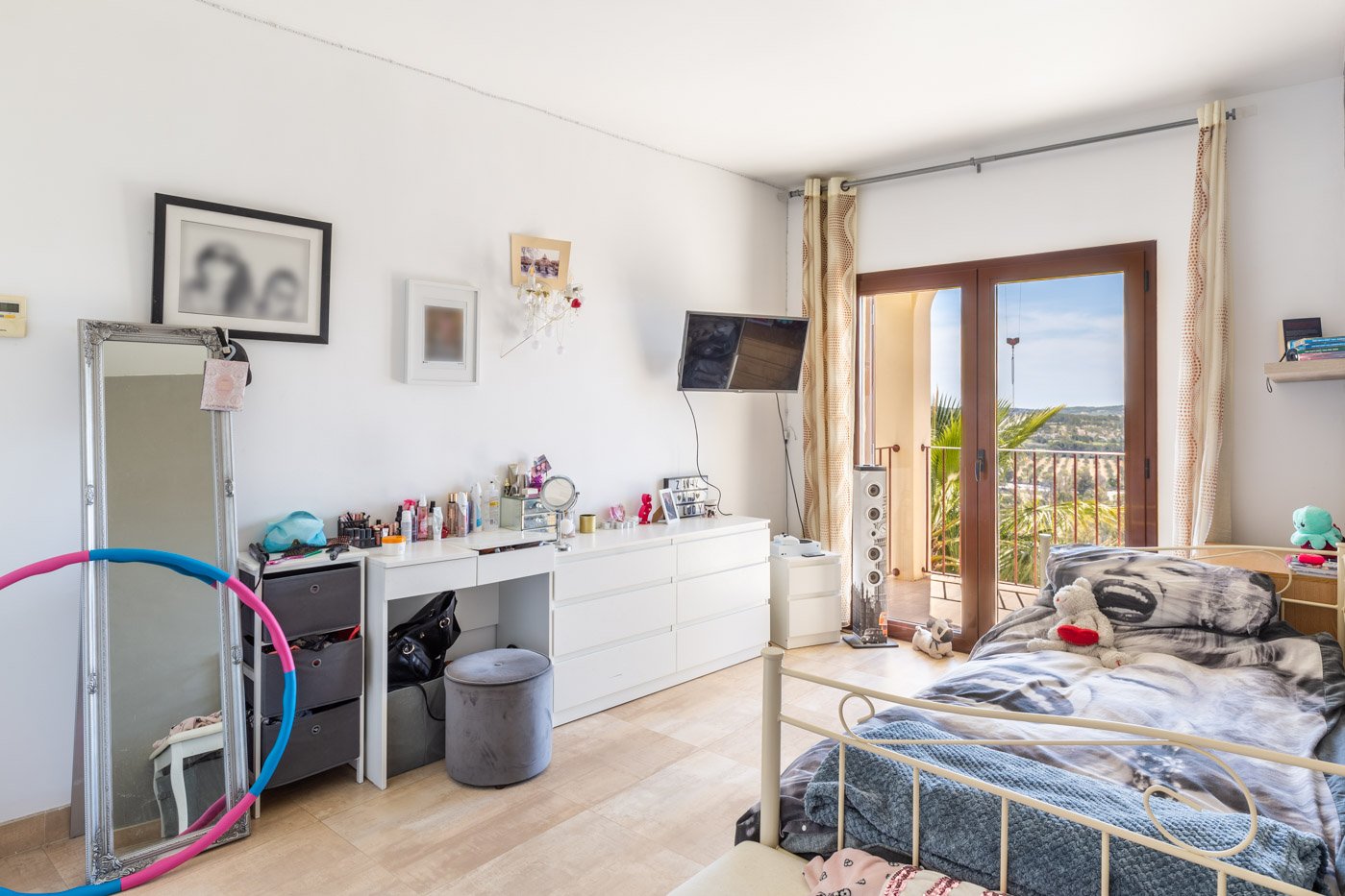 INVESTMENT: Villa in Santa Ponsa with sea views