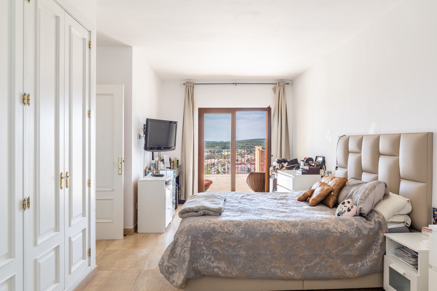 INVESTMENT: Villa in Santa Ponsa with sea views