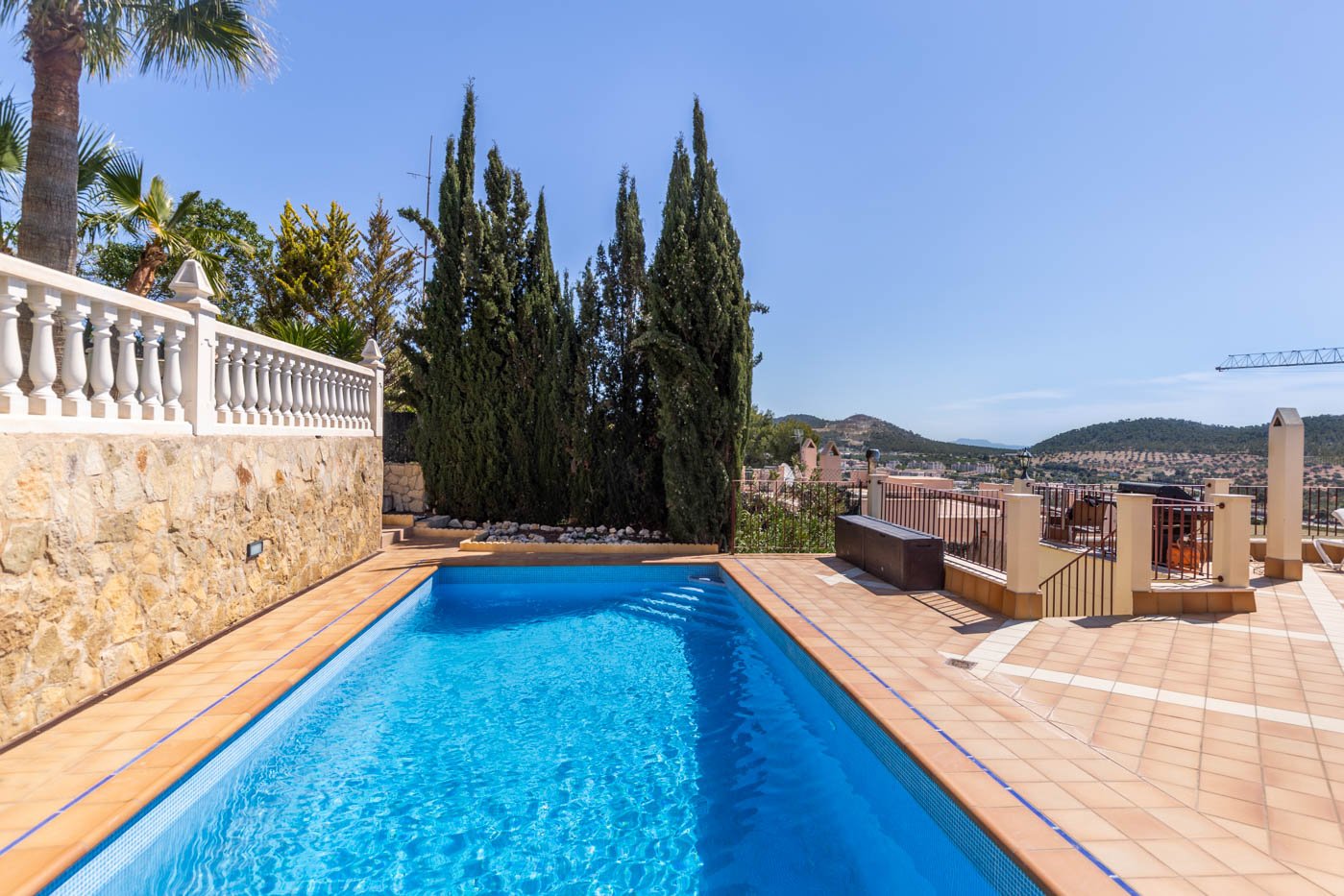 INVESTMENT: Villa in Santa Ponsa with sea views