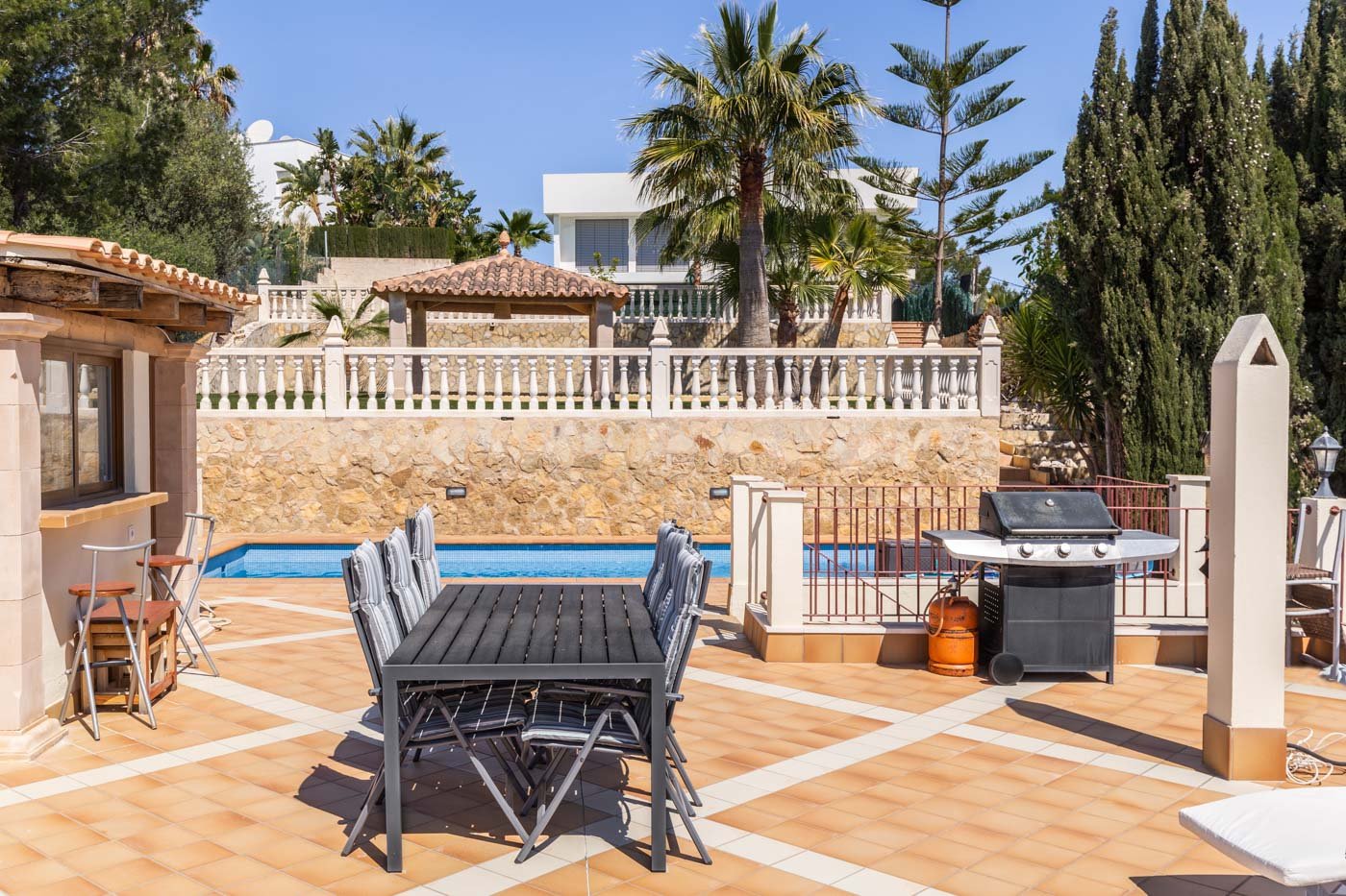 INVESTMENT: Villa in Santa Ponsa with sea views