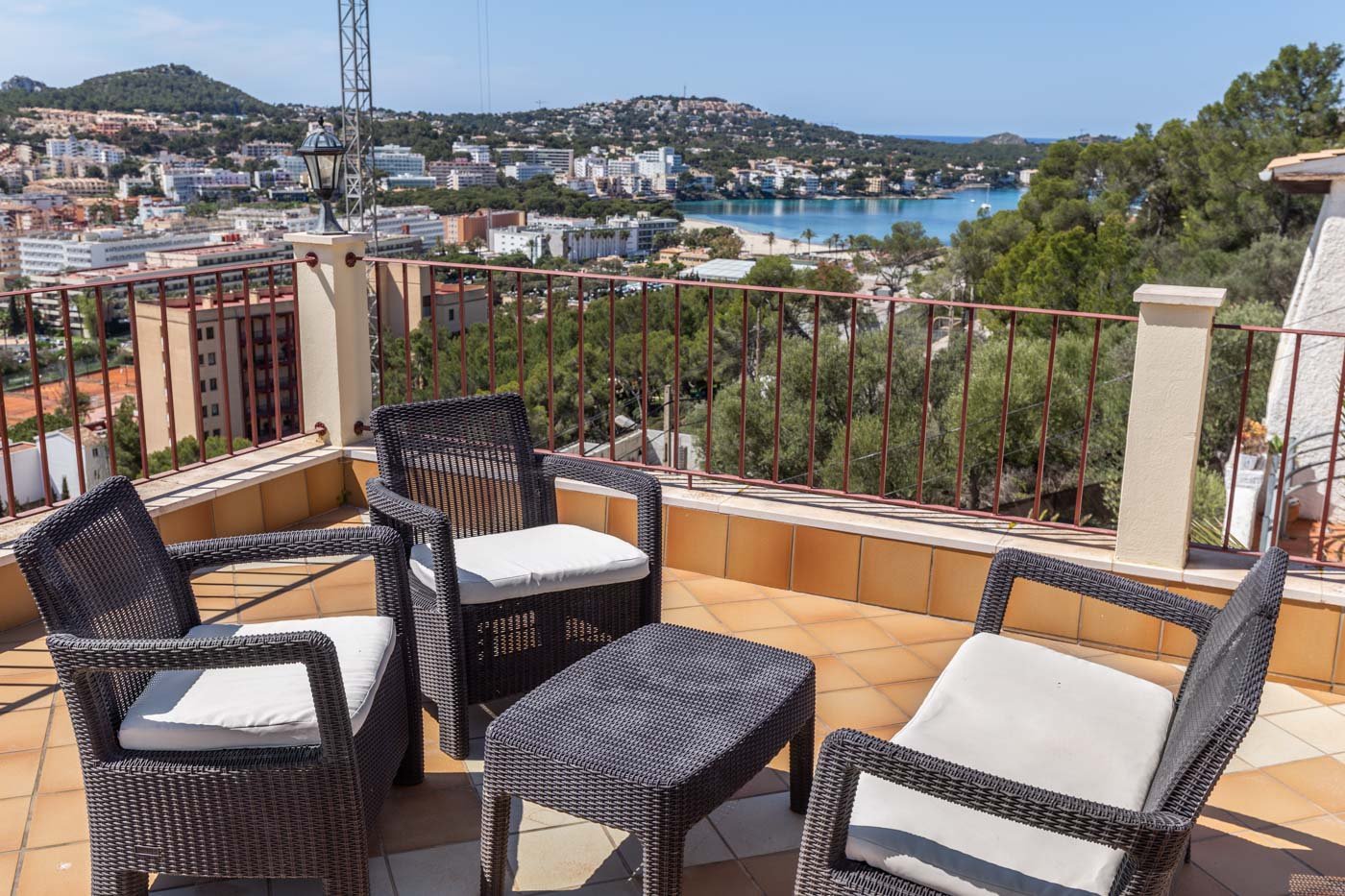 INVESTMENT: Villa in Santa Ponsa with sea views