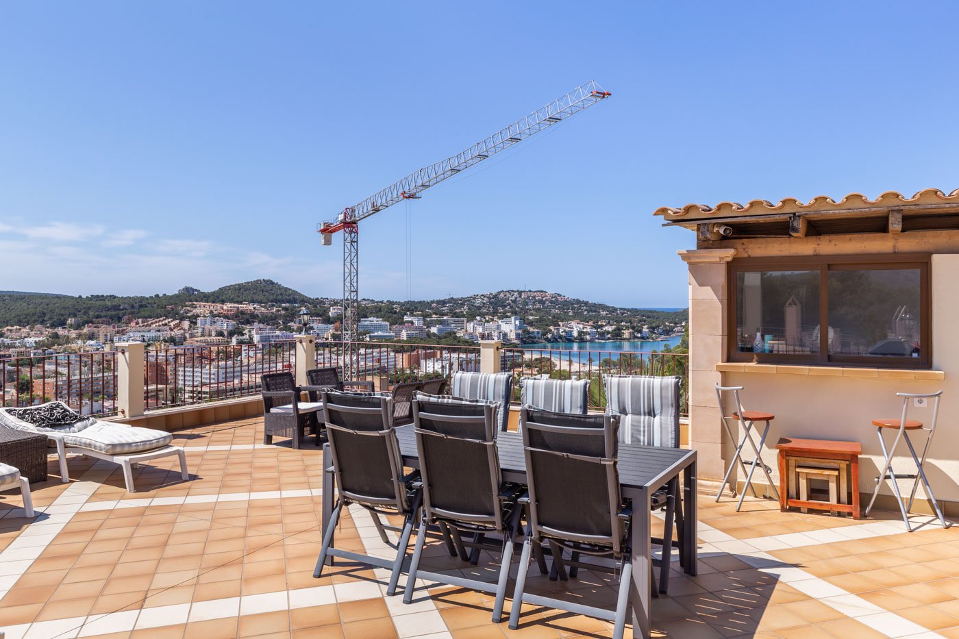 INVESTMENT: Villa in Santa Ponsa with sea views