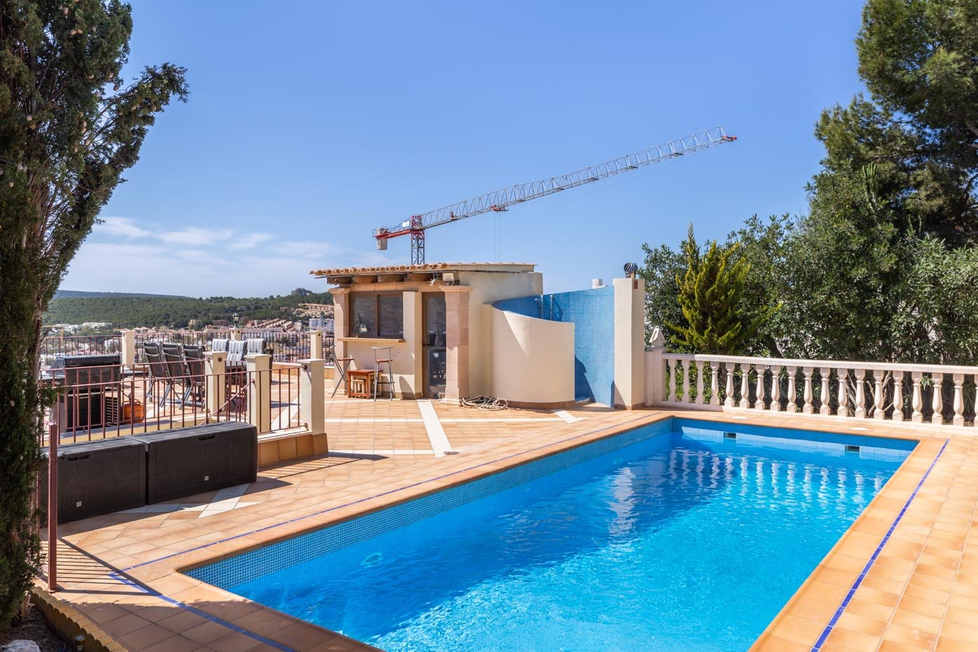 INVESTMENT: Villa in Santa Ponsa with sea views