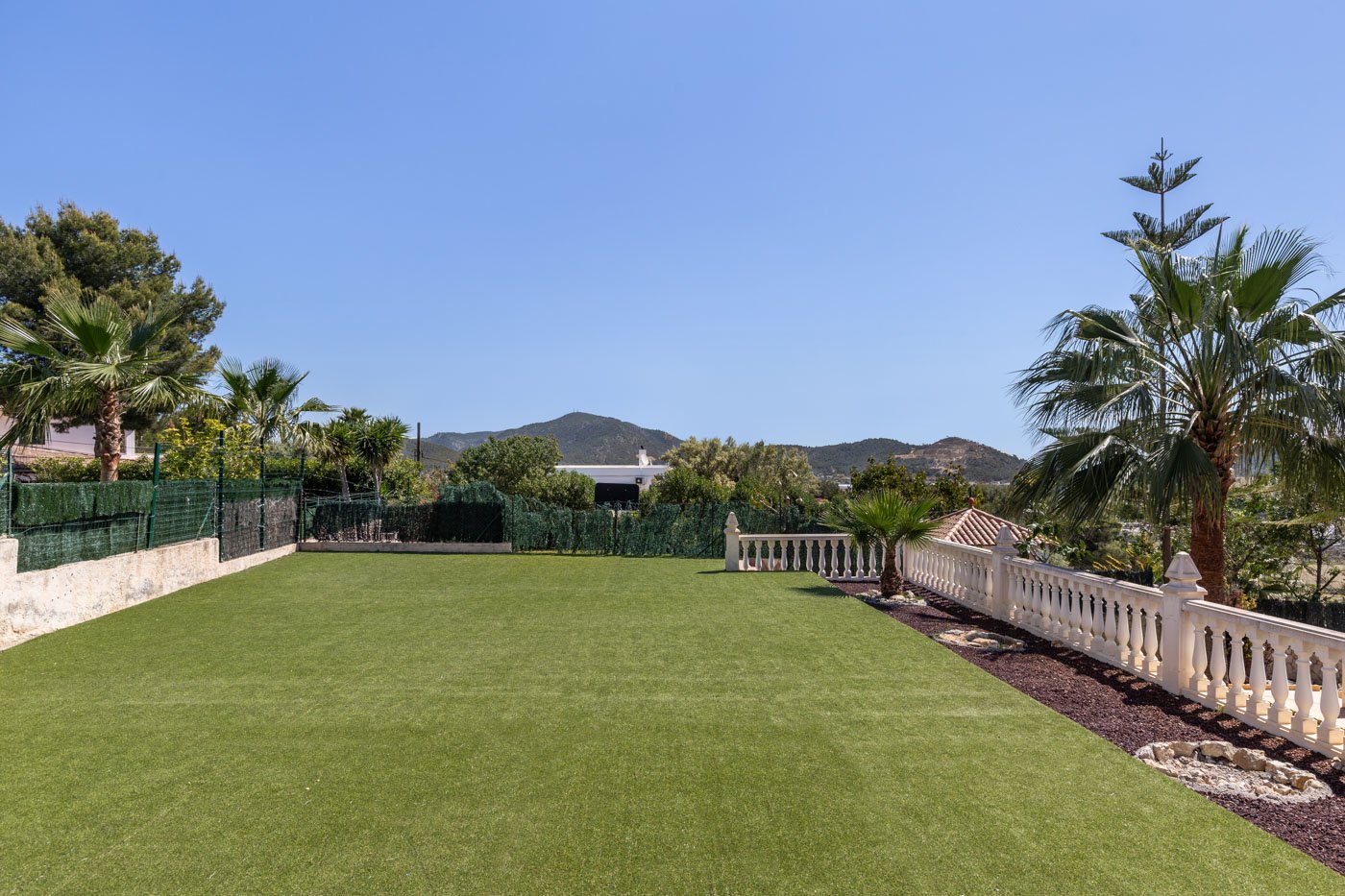 INVESTMENT: Villa in Santa Ponsa with sea views