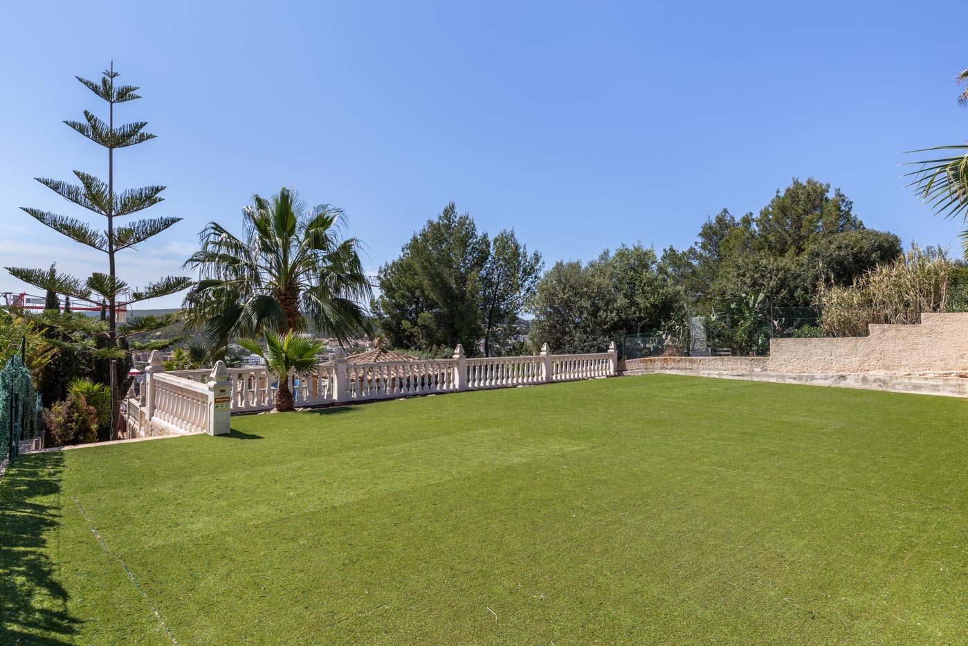 INVESTMENT: Villa in Santa Ponsa with sea views