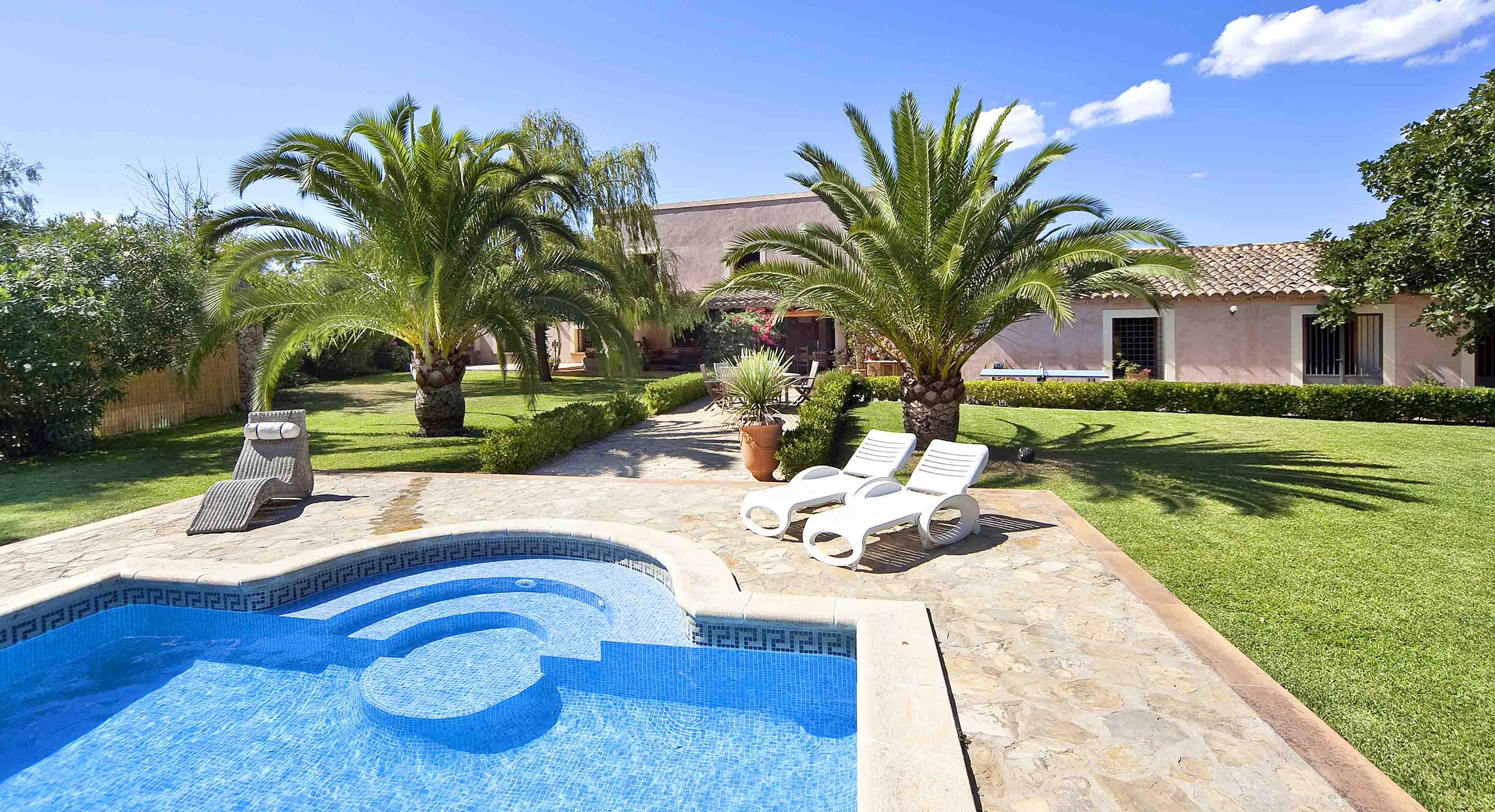 Exclusiva mansión con piscina en Santa Eugenia