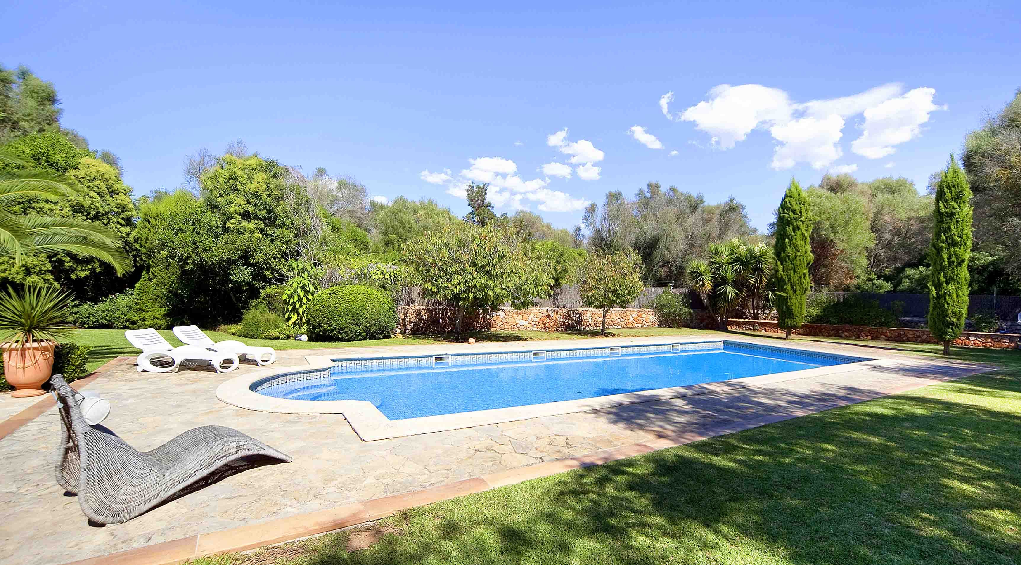 Exclusiva mansión con piscina en Santa Eugenia