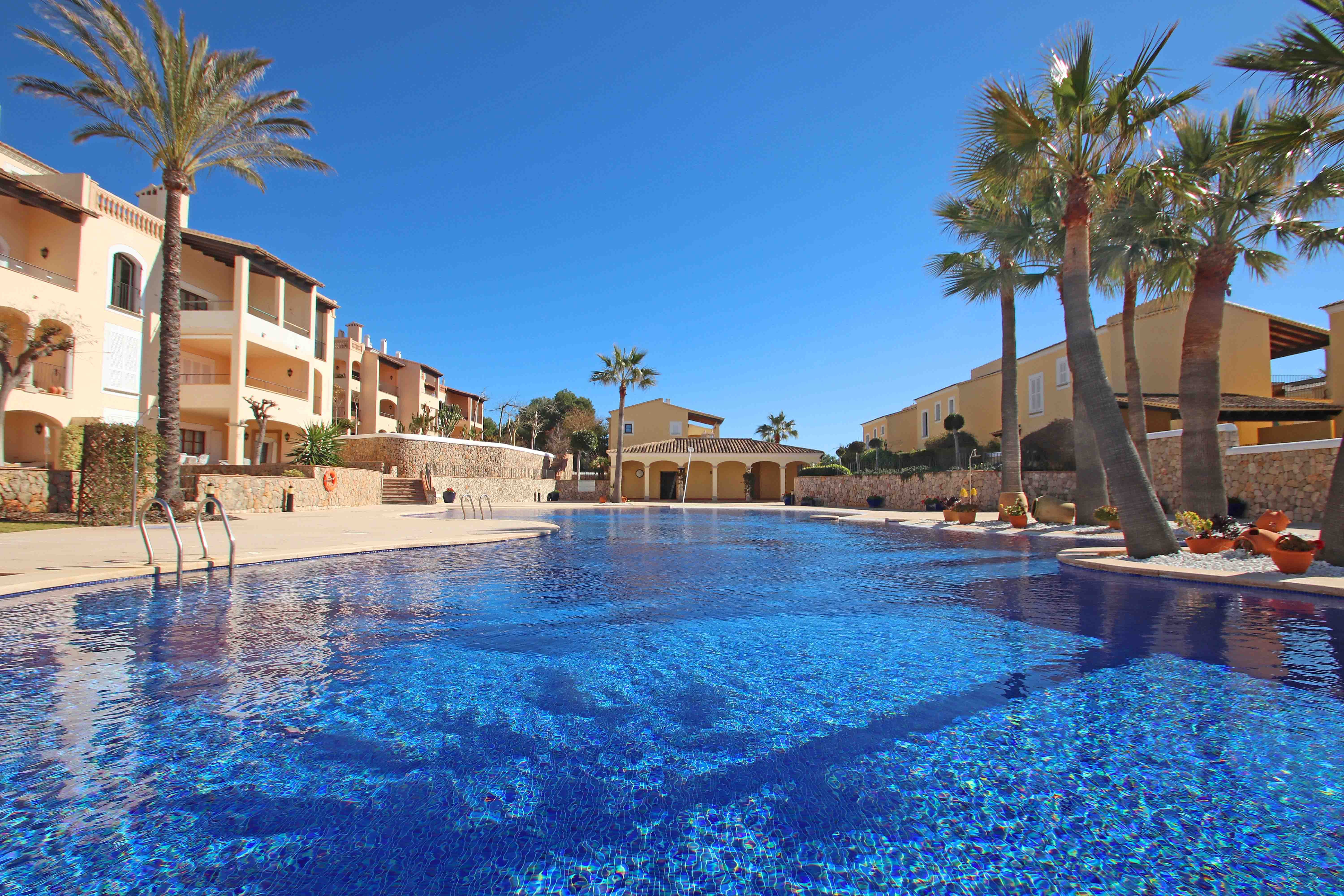 Casa adosada en complejo de lujo en primera linea del mar en Nova Santa Ponsa