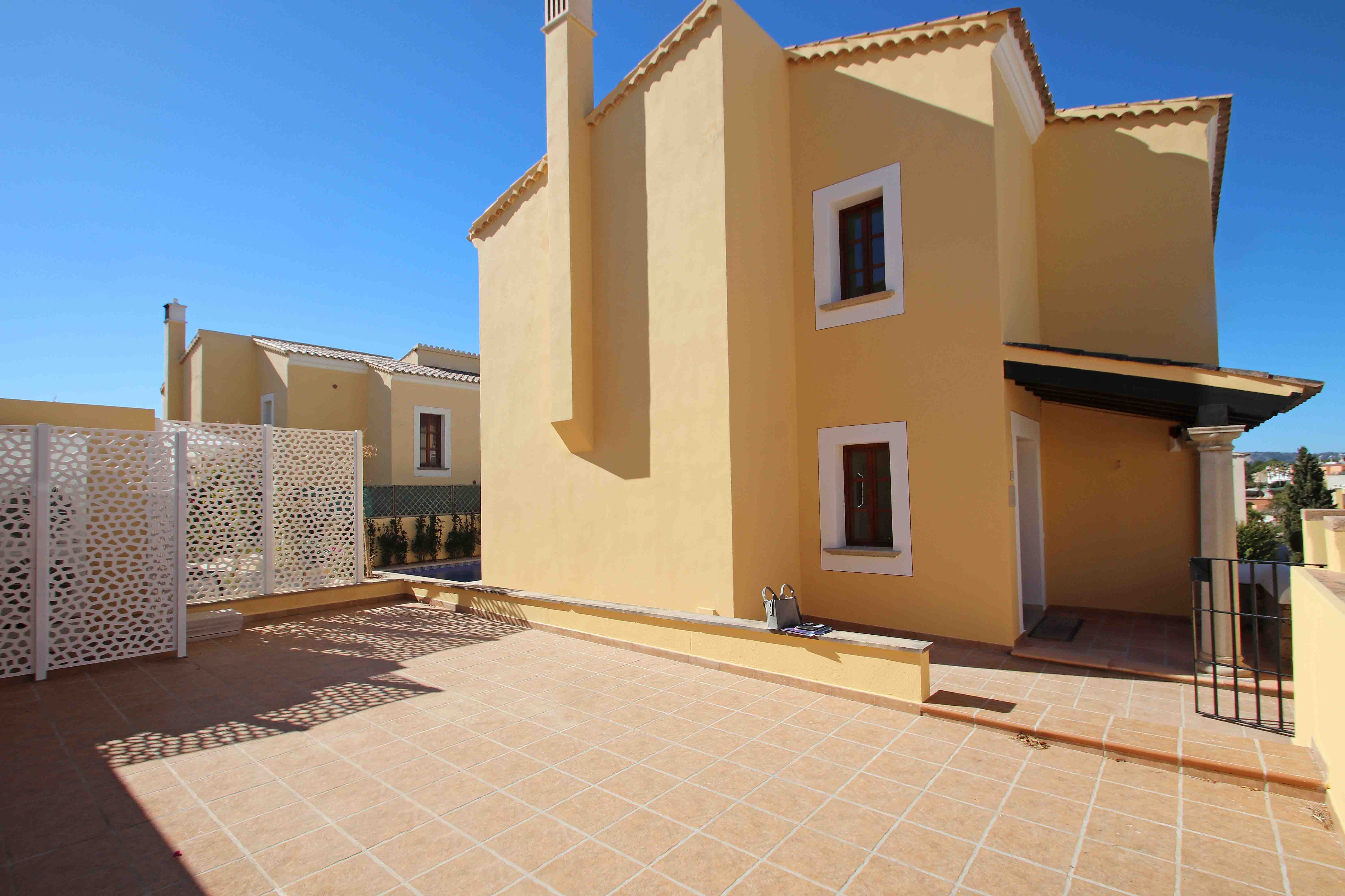Casa adosada en complejo de lujo en primera linea del mar en Nova Santa Ponsa