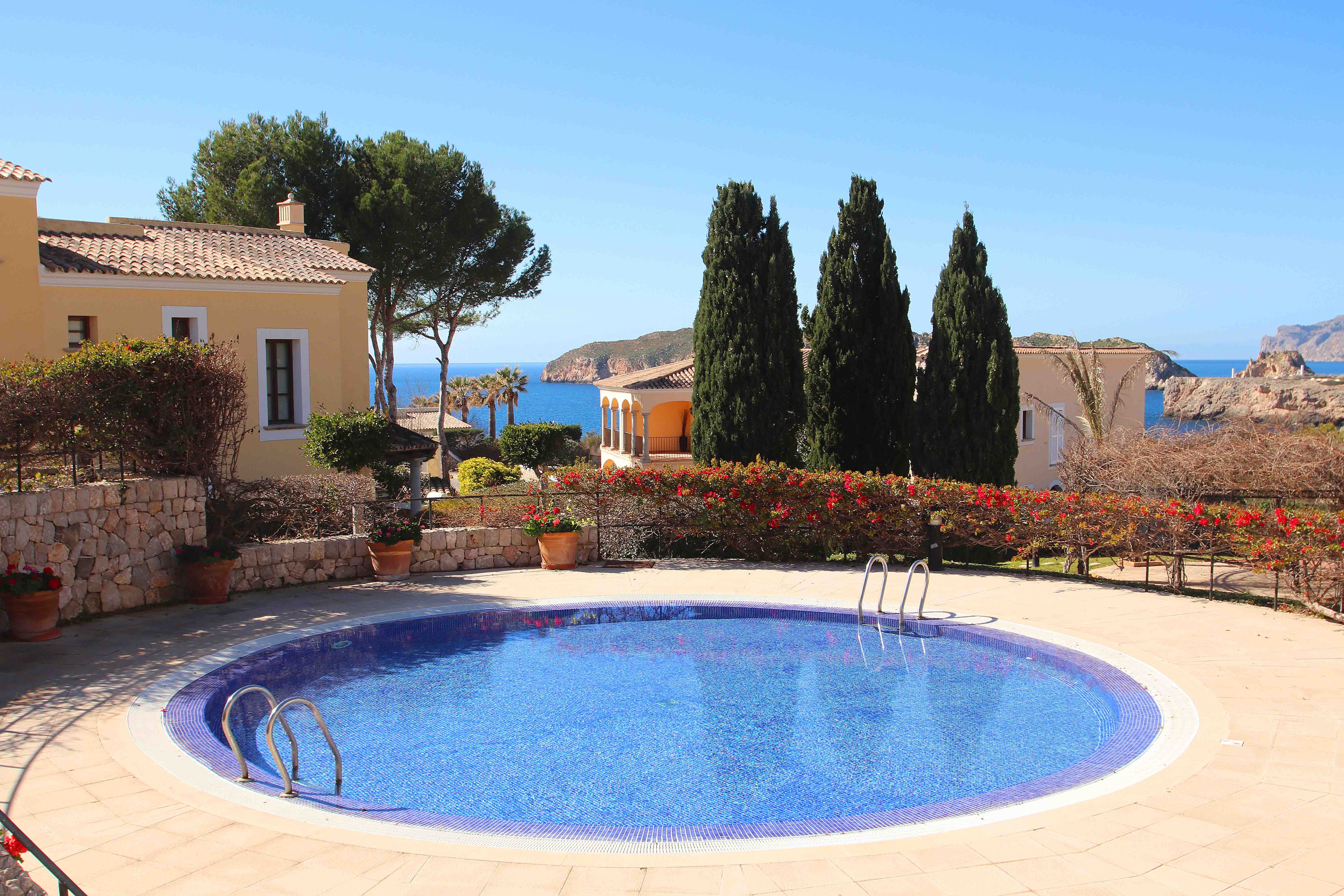 Casa adosada en complejo de lujo en primera linea del mar en Nova Santa Ponsa