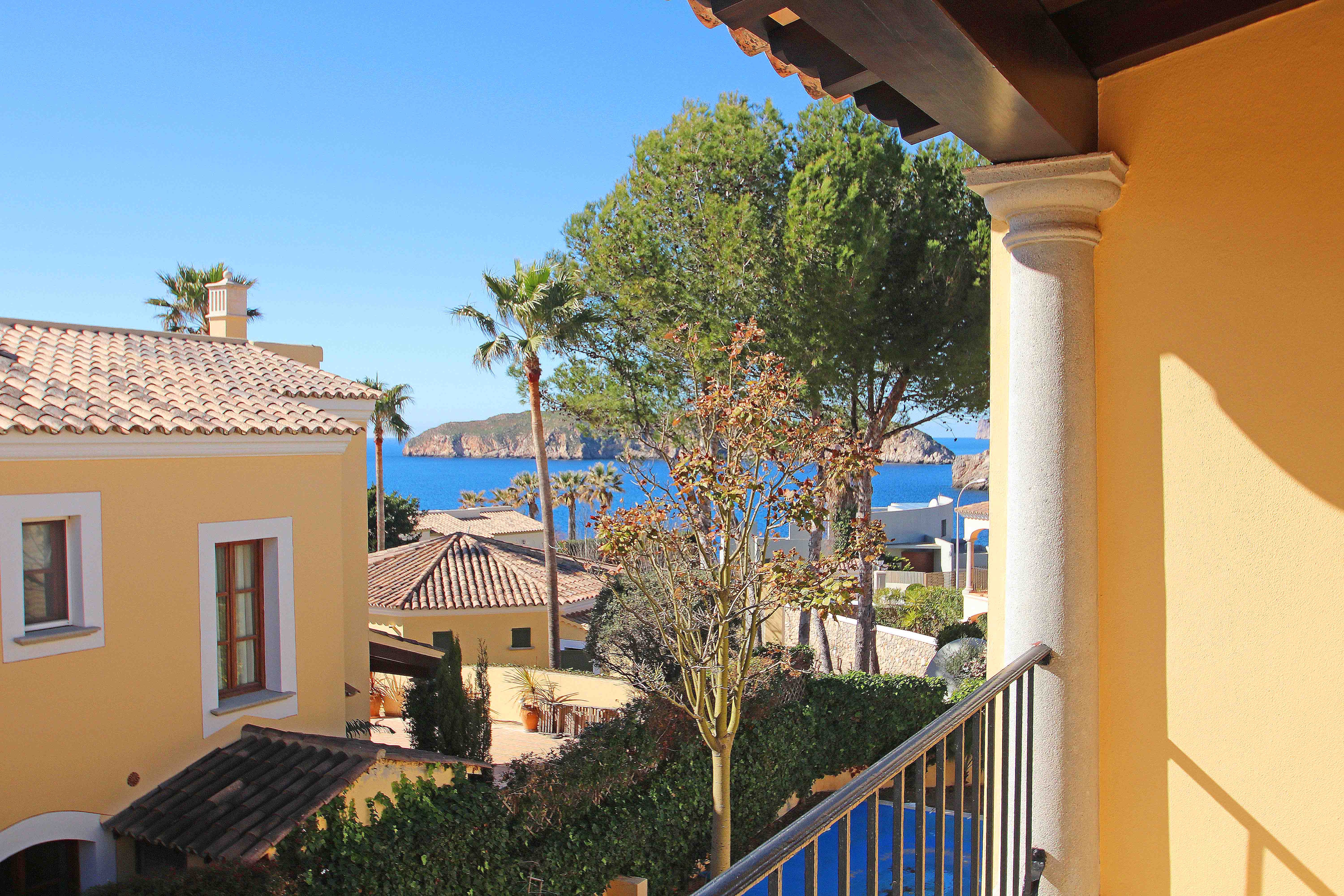 Casa adosada en complejo de lujo en primera linea del mar en Nova Santa Ponsa