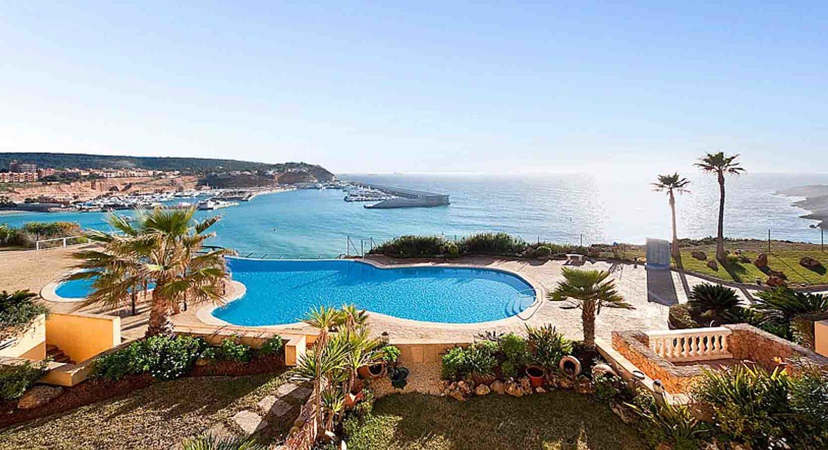 Luxury penthouse in a seafront residence in Nova Santa Ponsa