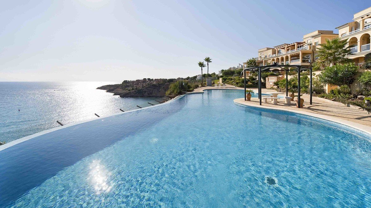 Luxury penthouse in a seafront residence in Nova Santa Ponsa