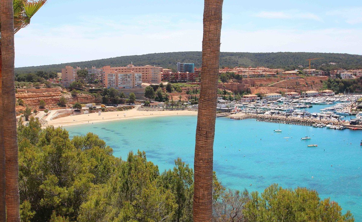 Luxury penthouse in a seafront residence in Nova Santa Ponsa