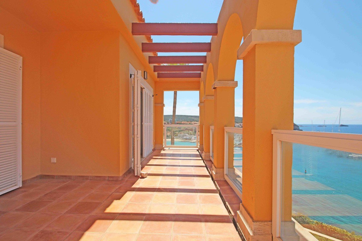 Luxury penthouse in a seafront residence in Nova Santa Ponsa