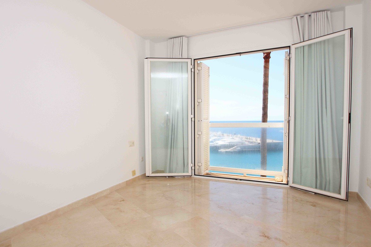 Luxury penthouse in a seafront residence in Nova Santa Ponsa