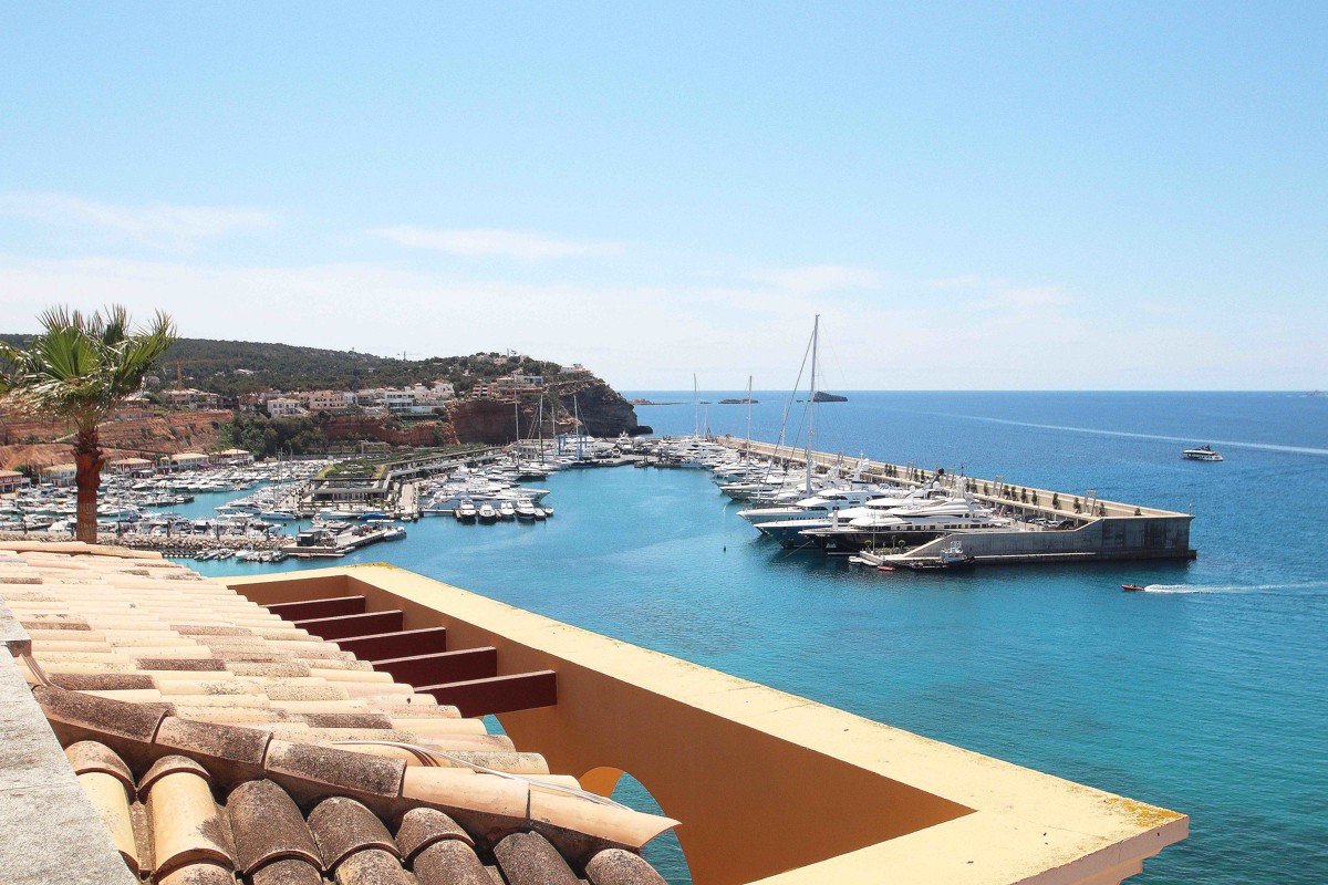 Luxury penthouse in a seafront residence in Nova Santa Ponsa