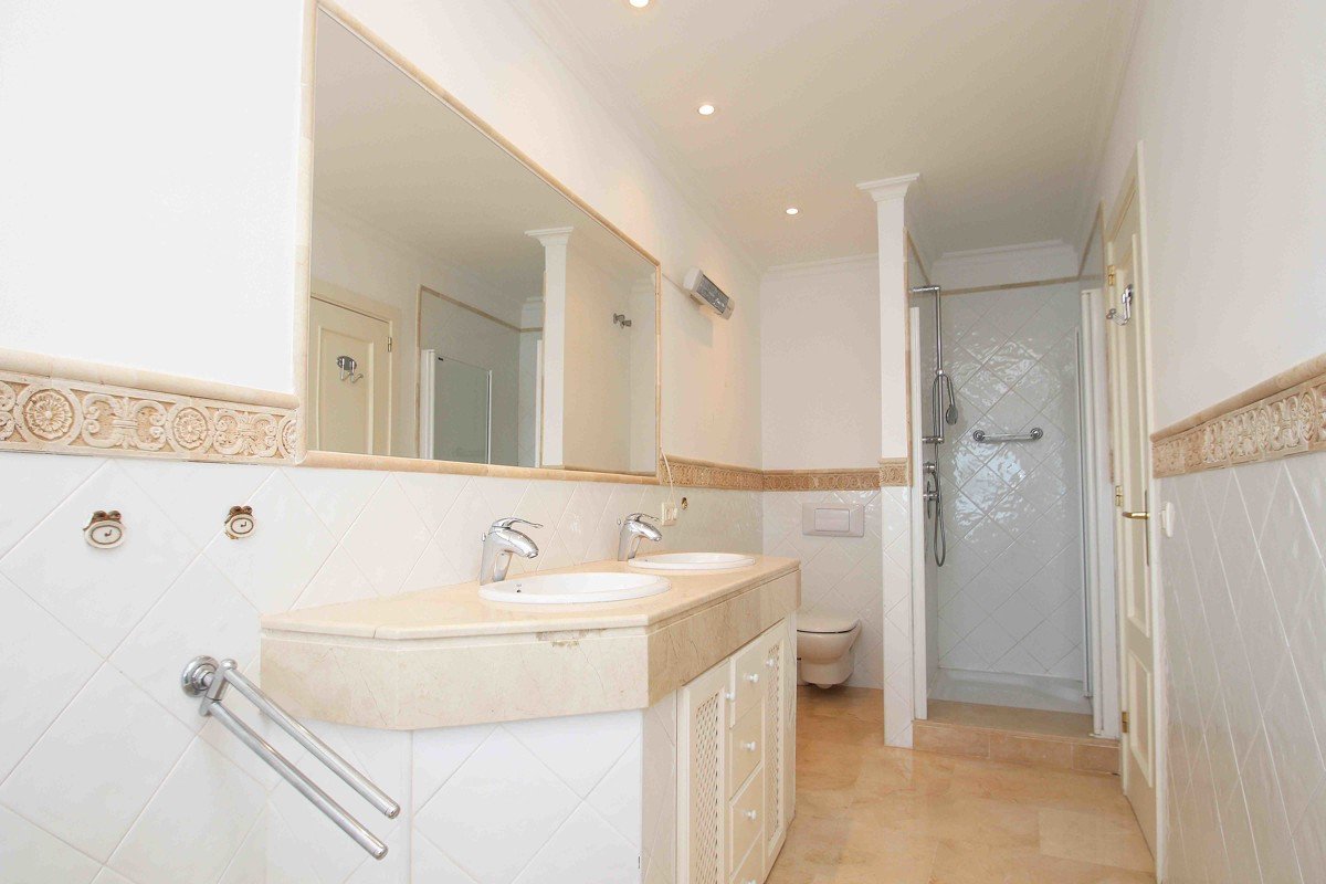 Luxury penthouse in a seafront residence in Nova Santa Ponsa