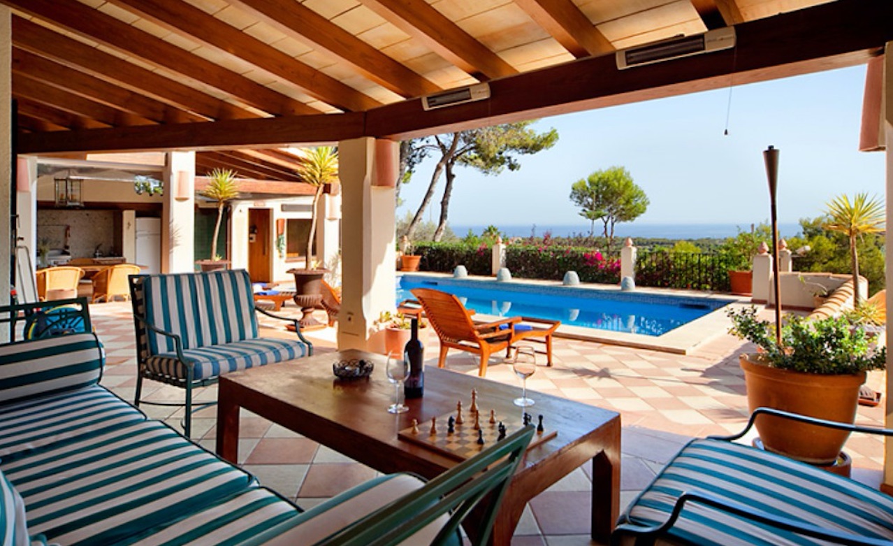 Chalet de estilo Mediterráneo en Bendinat con vistas al mar y al castillo