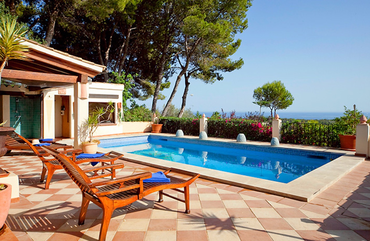 Chalet de estilo Mediterráneo en Bendinat con vistas al mar y al castillo