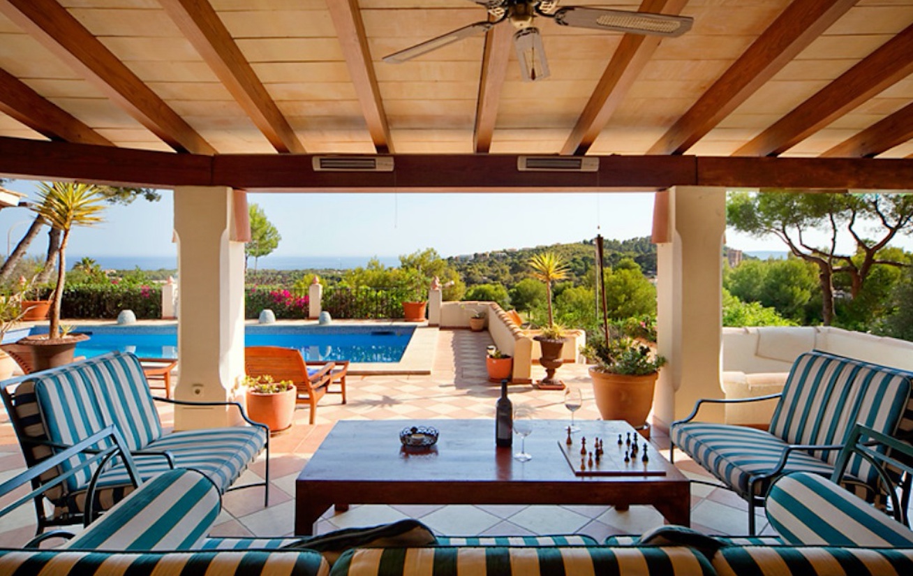 Chalet de estilo Mediterráneo en Bendinat con vistas al mar y al castillo