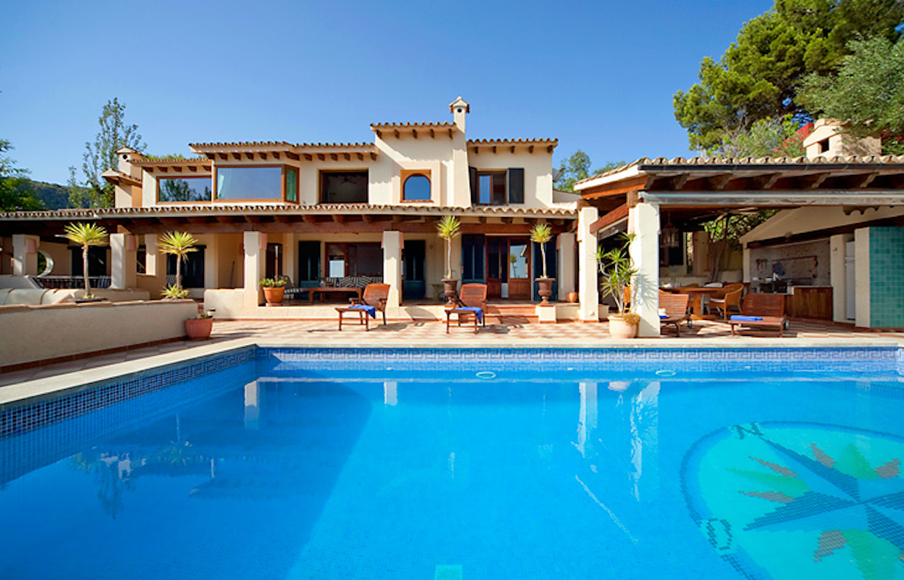 Chalet de estilo Mediterráneo en Bendinat con vistas al mar y al castillo