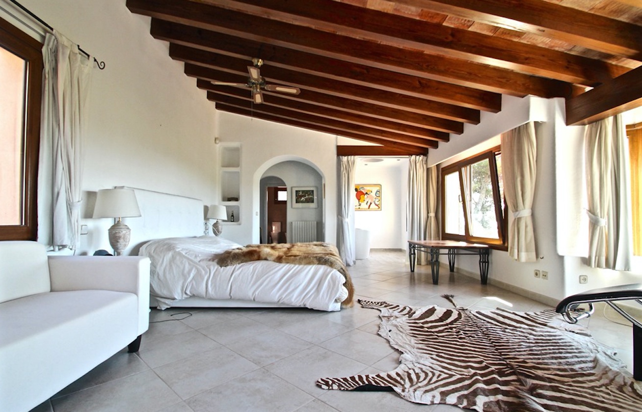 Chalet de estilo Mediterráneo en Bendinat con vistas al mar y al castillo