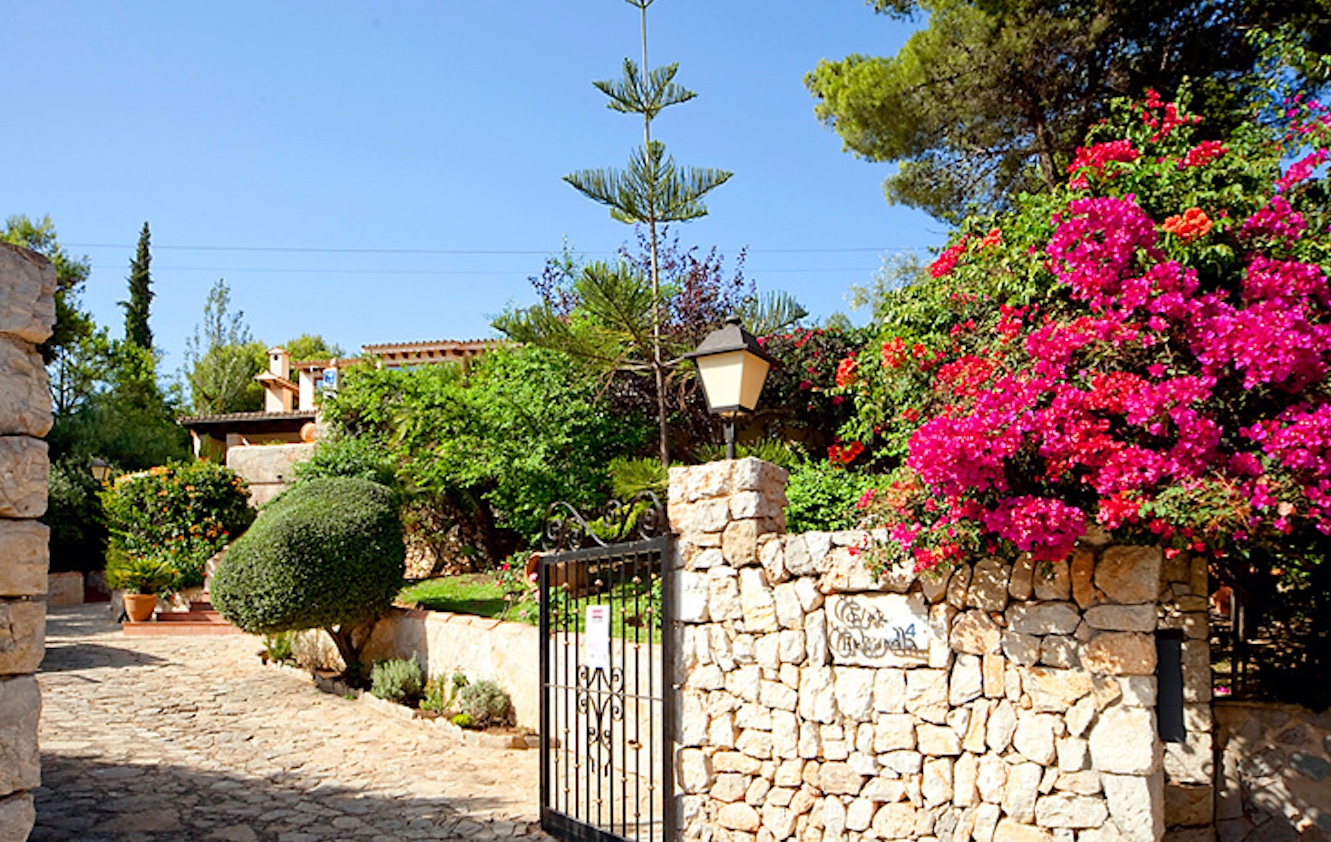 Chalet de estilo Mediterráneo en Bendinat con vistas al mar y al castillo