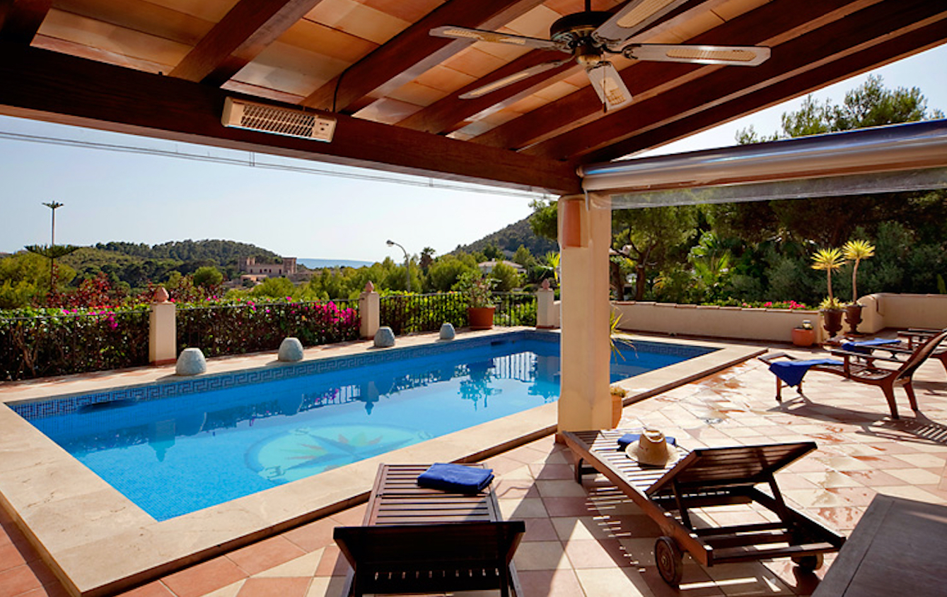 Chalet de estilo Mediterráneo en Bendinat con vistas al mar y al castillo