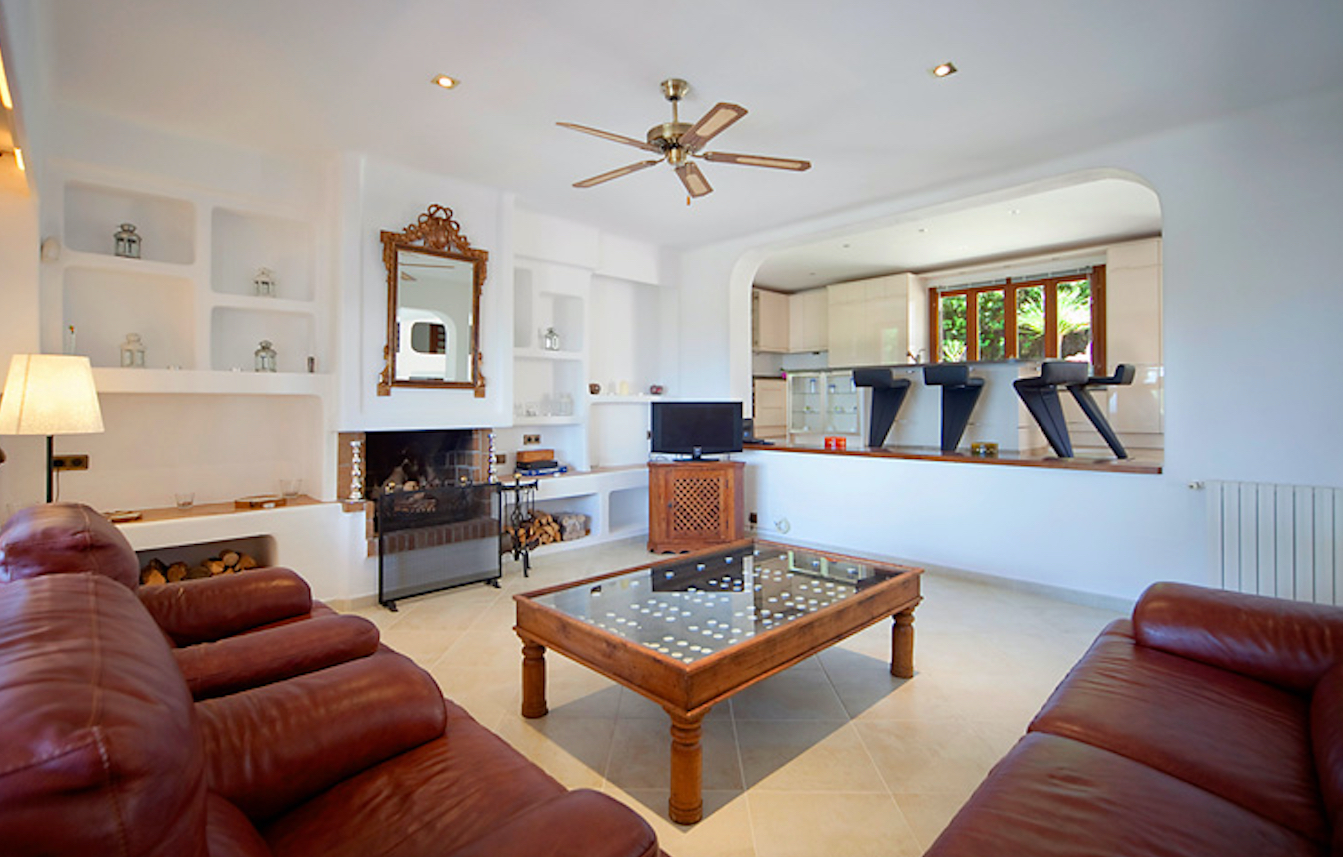 Chalet de estilo Mediterráneo en Bendinat con vistas al mar y al castillo