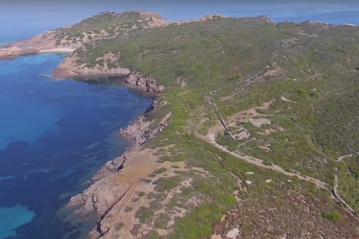 Toda la isla cerca de la isla         de Menorca