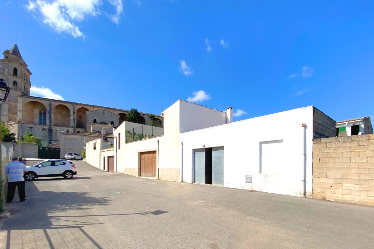 Amplia casa de pueblo en Petra