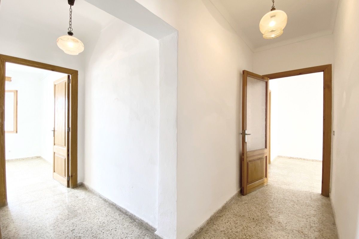 Amplia casa de pueblo en Petra