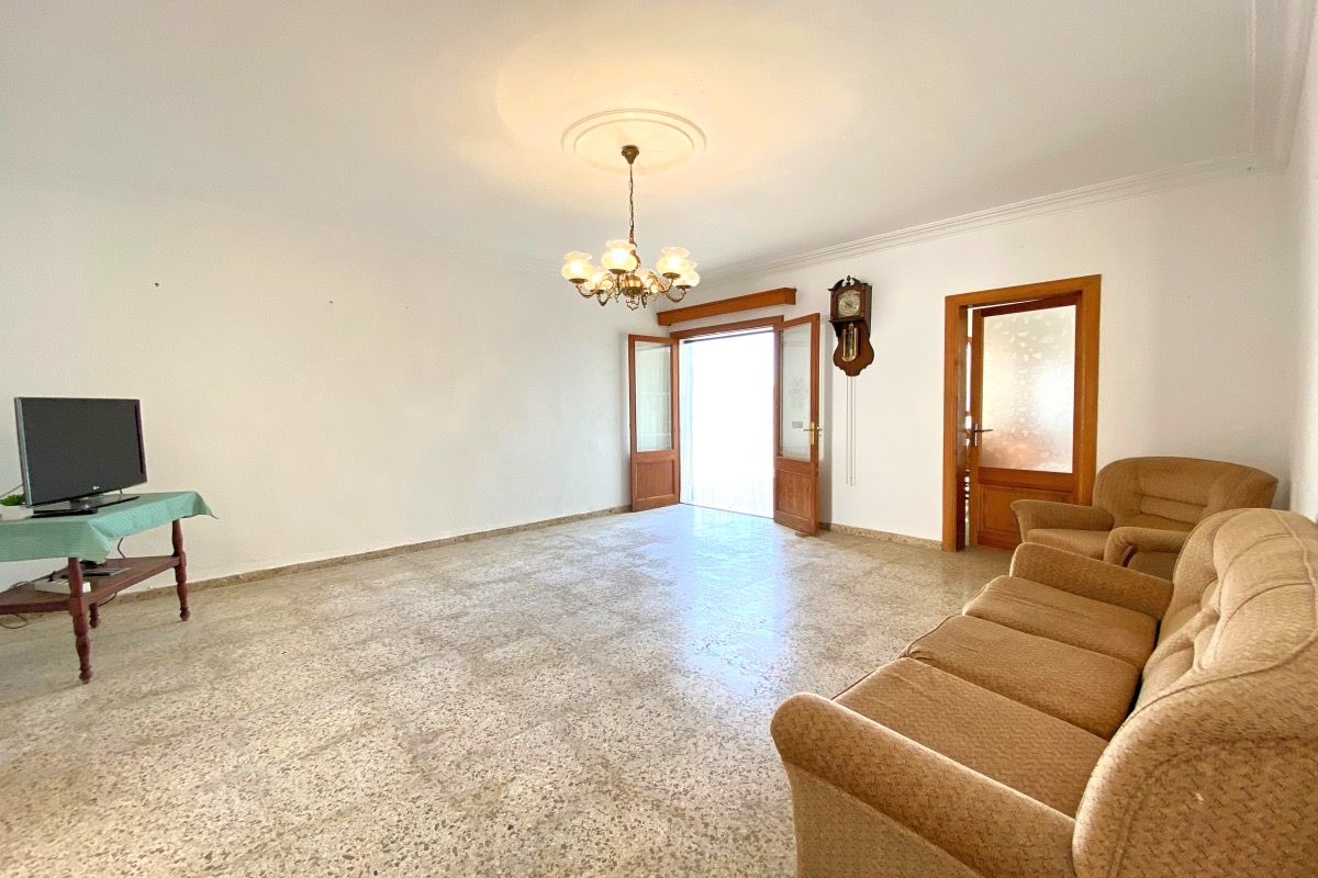 Amplia casa de pueblo en Petra