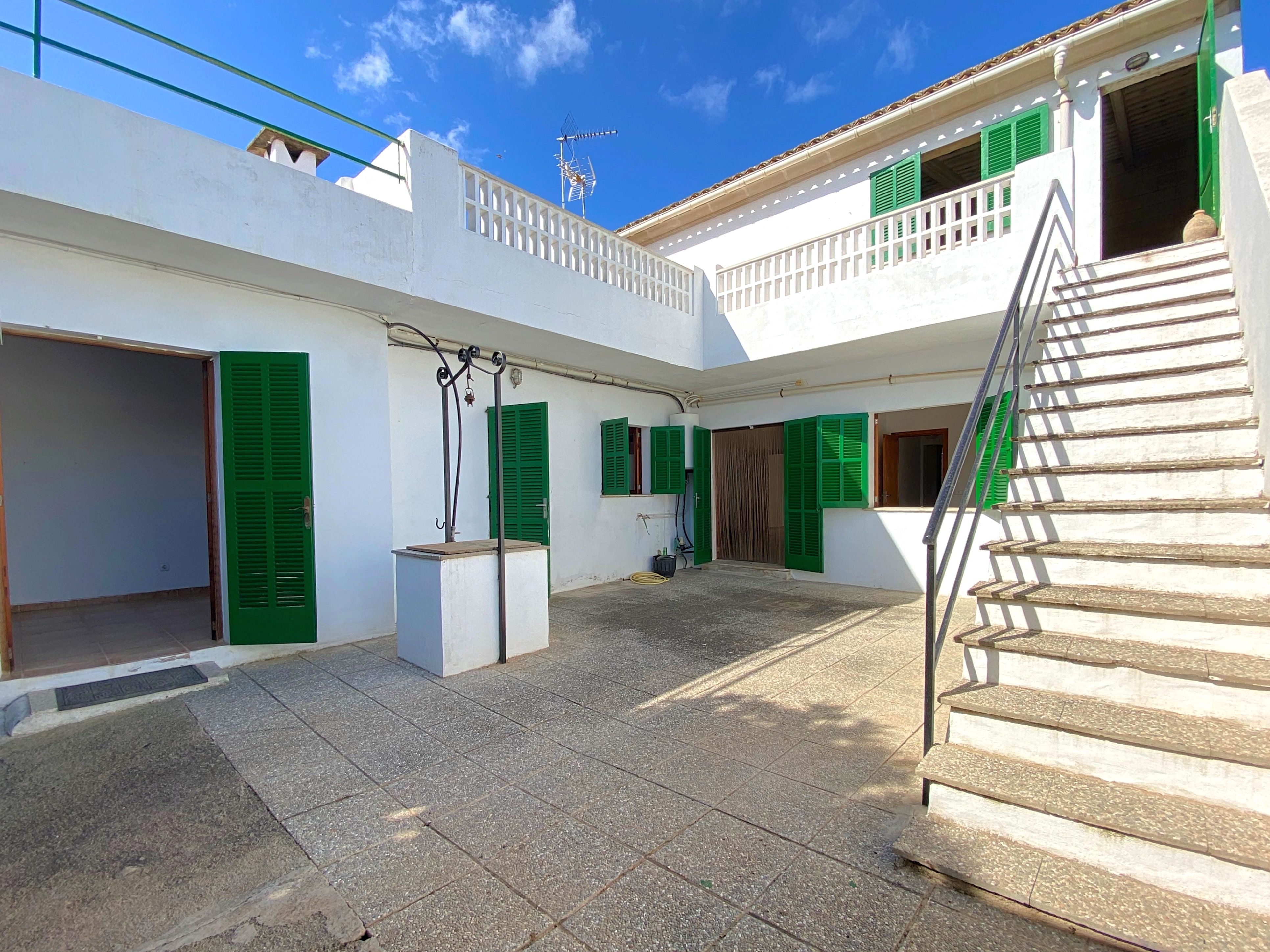 Amplia casa de pueblo en Petra