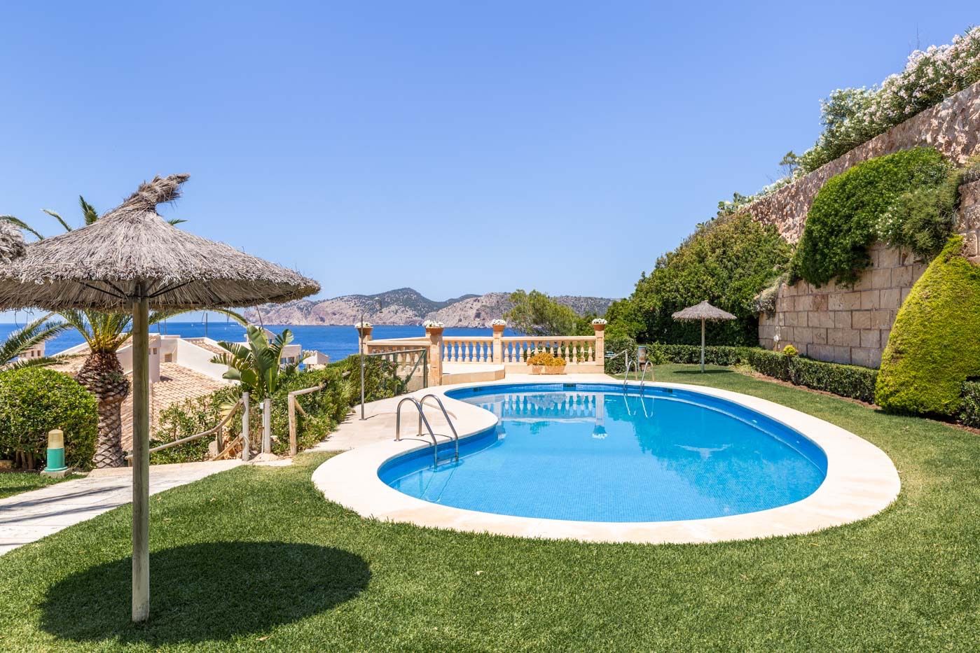 Luxury Apartment at the sea front residence in Santa Ponsa