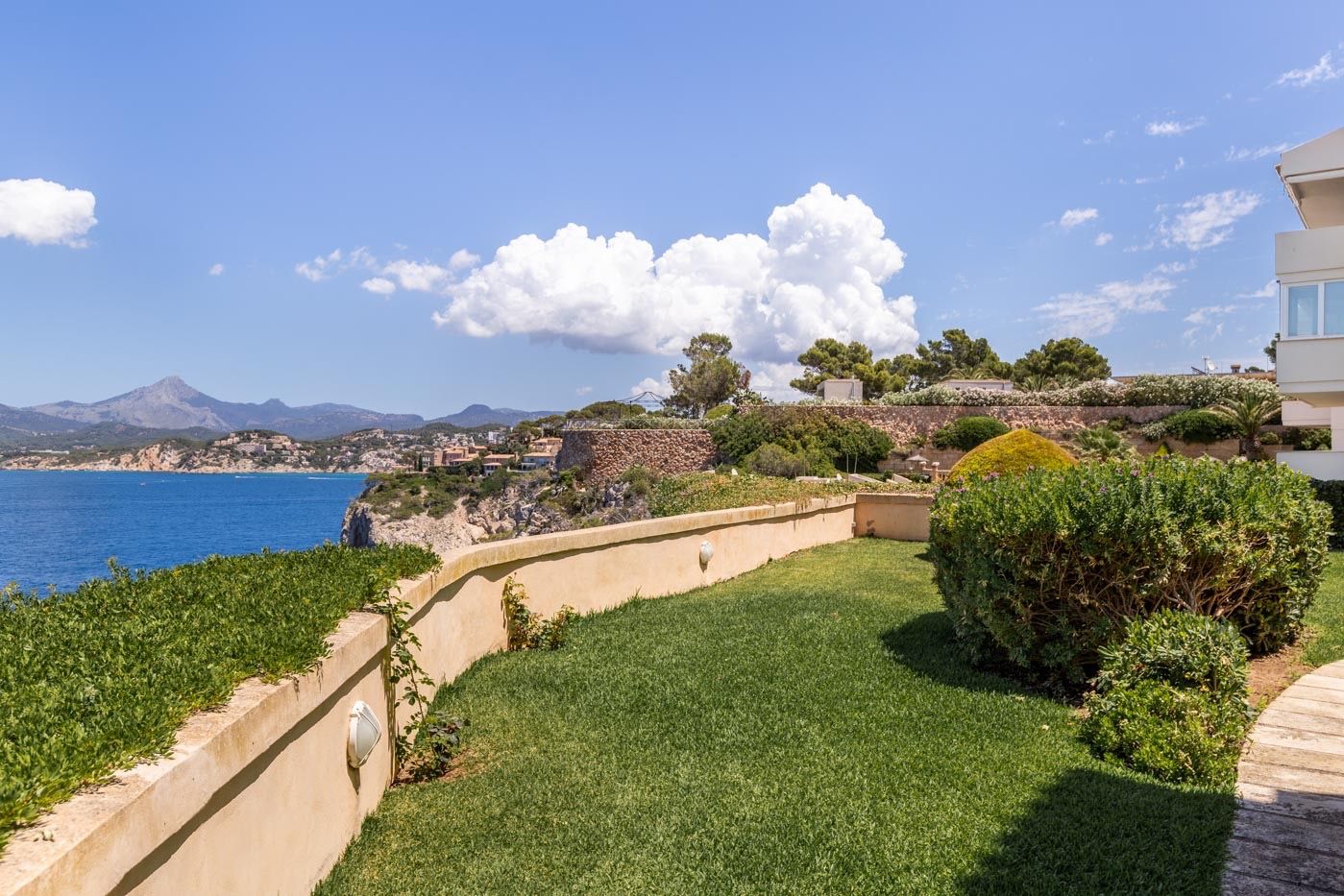 Luxury Apartment at the sea front residence in Santa Ponsa