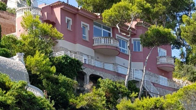 Villa in sea front with sea access in Santa Ponsa