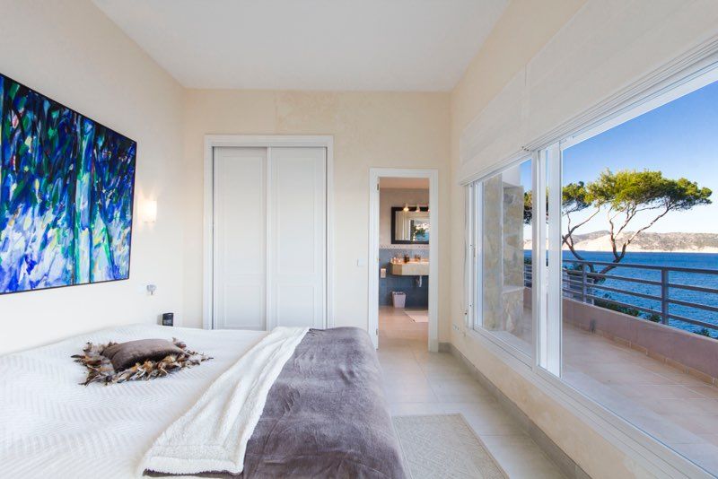 Villa in sea front with sea access in Santa Ponsa