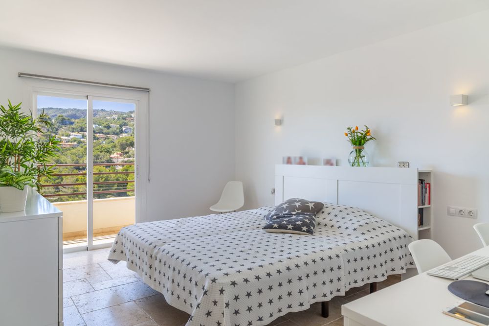 Spacious penthouse with sea views in Portals