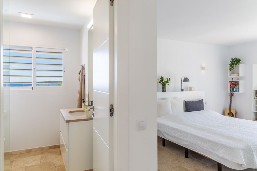 Spacious penthouse with sea views in Portals