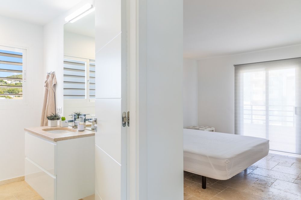 Spacious penthouse with sea views in Portals