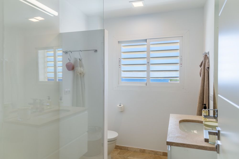 Spacious penthouse with sea views in Portals