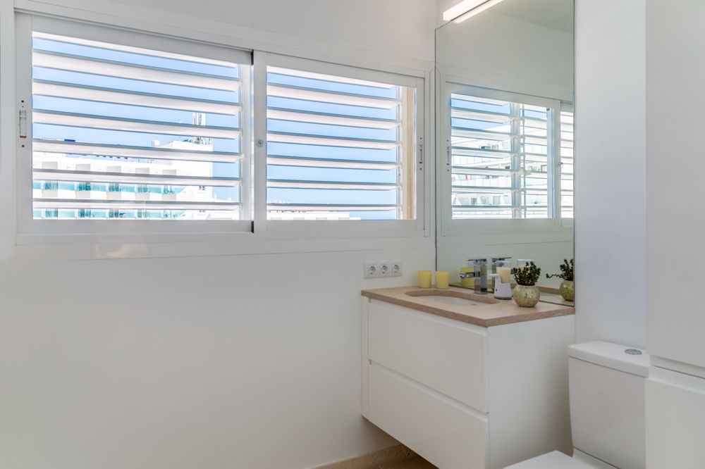 Spacious penthouse with sea views in Portals