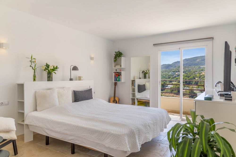 Spacious penthouse with sea views in Portals