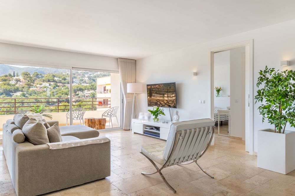 Spacious penthouse with sea views in Portals