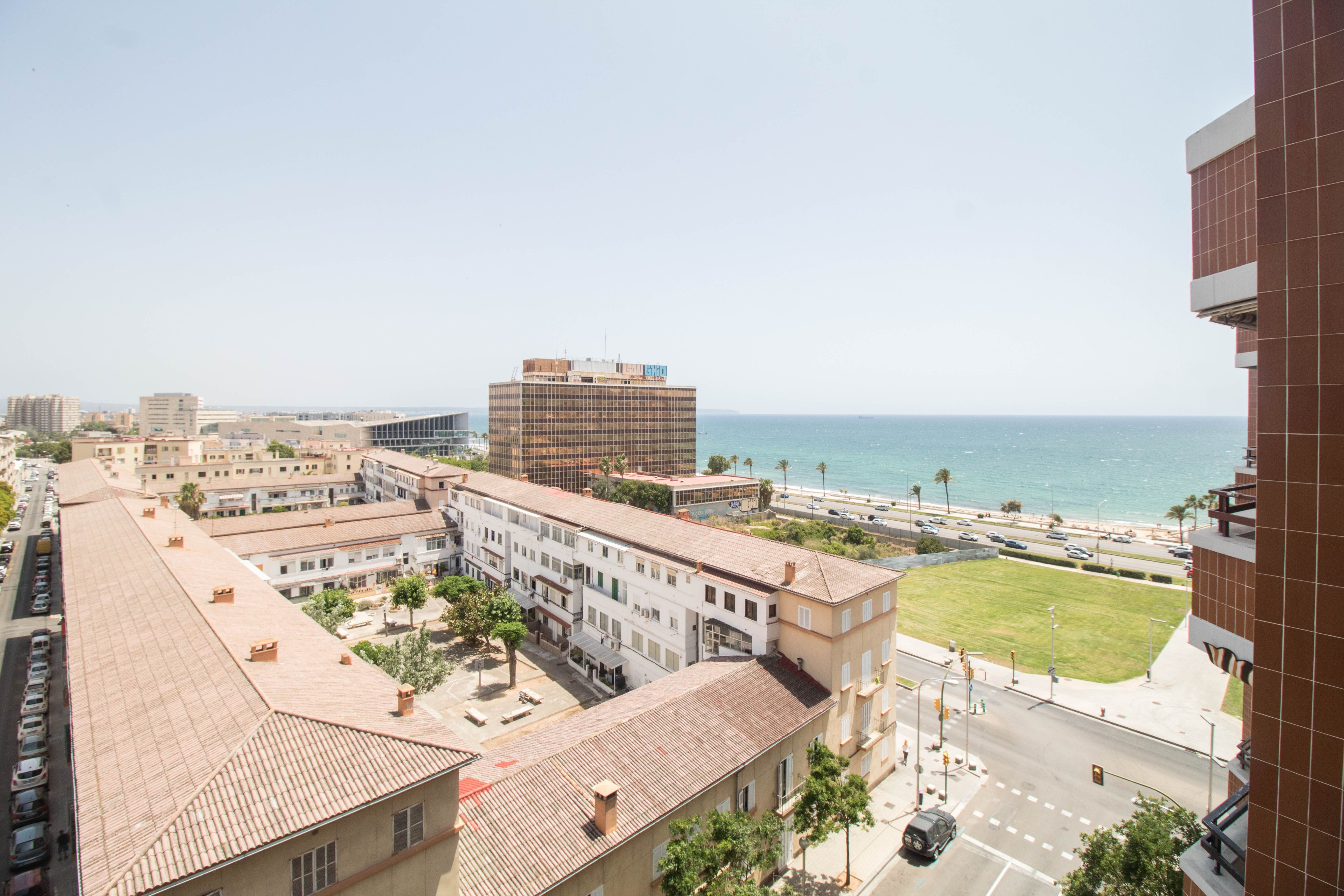 Modern sea view apartment with terrace in Palma City Beach