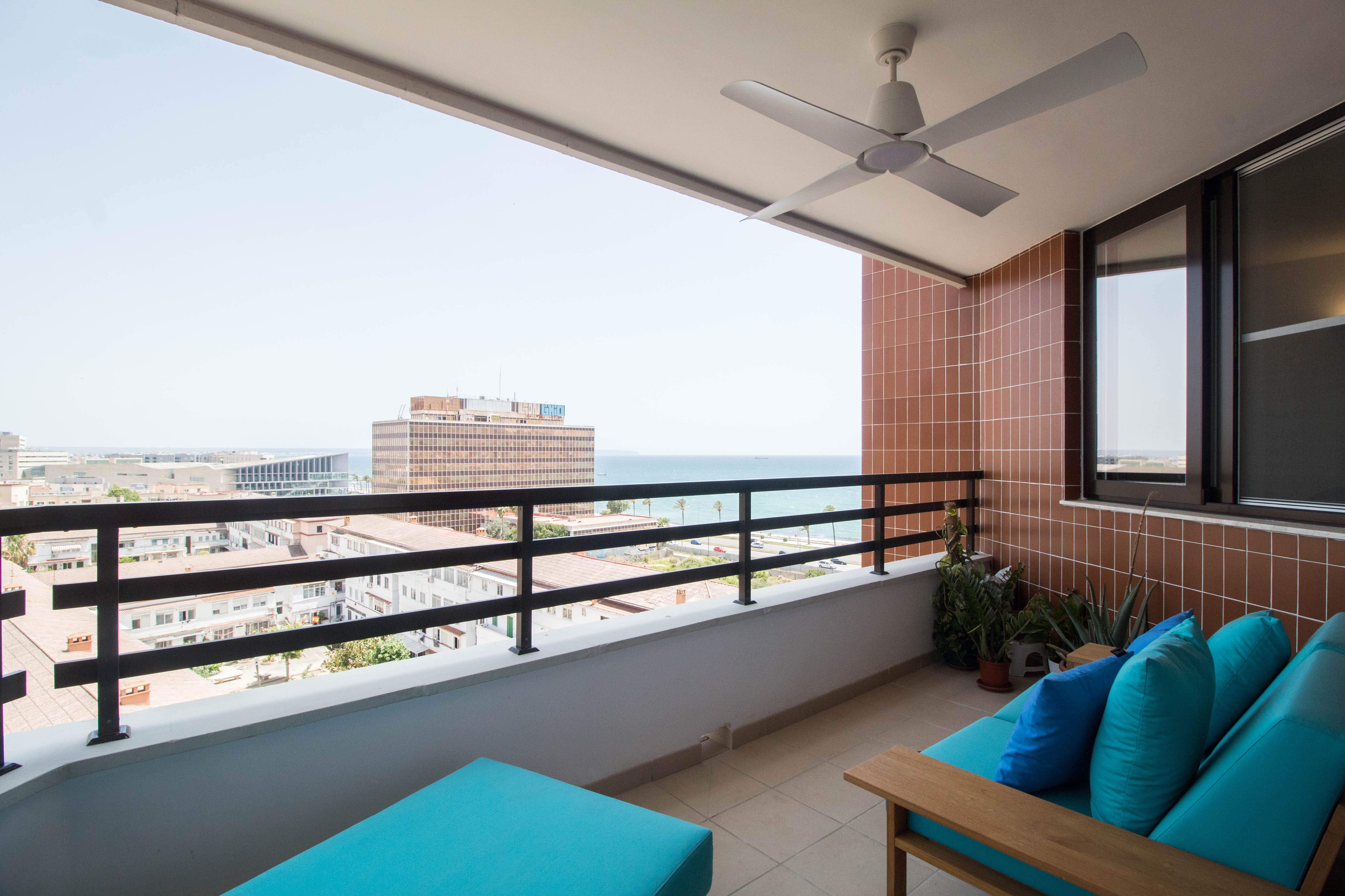 Modern sea view apartment with terrace in Palma City Beach