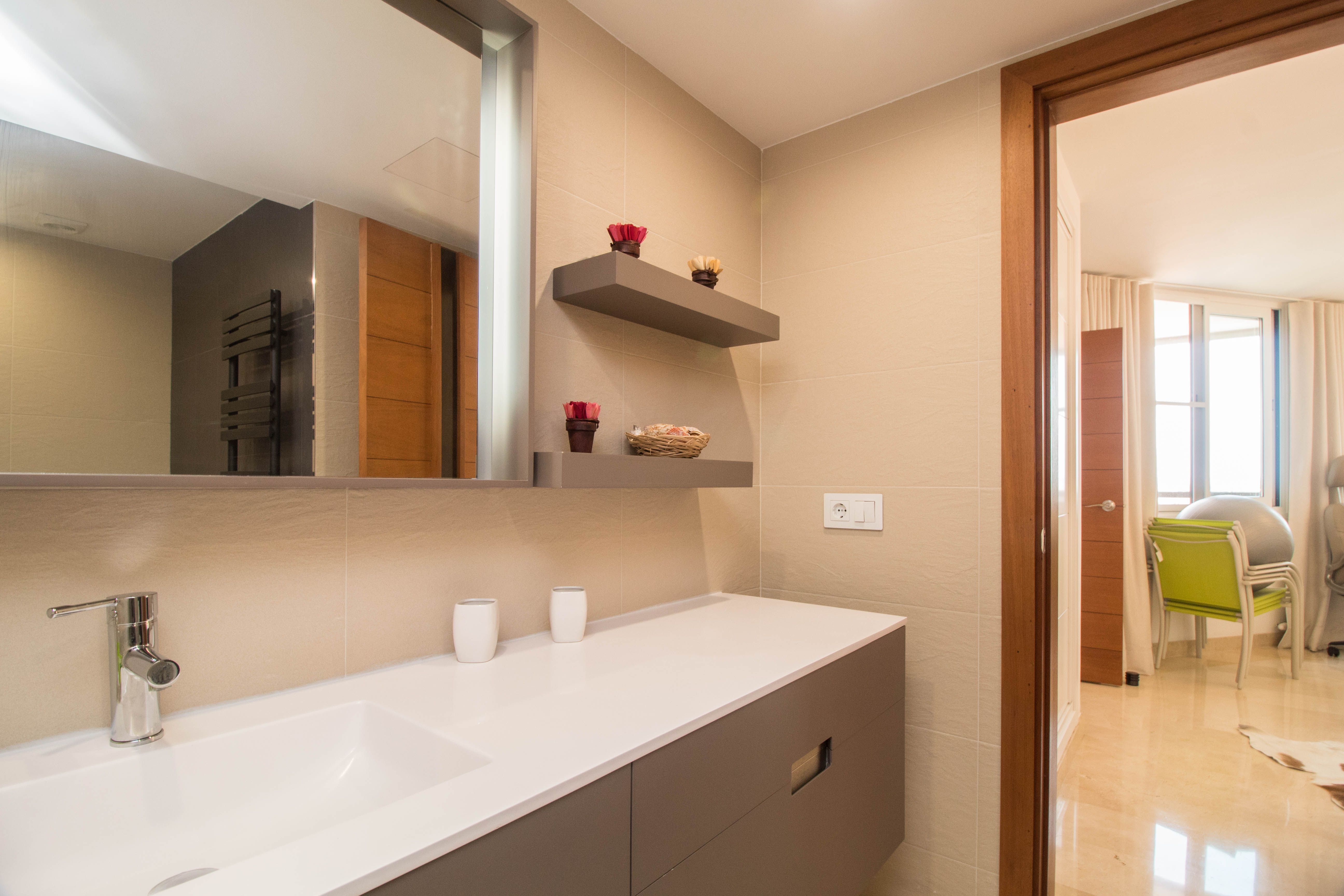 Modern sea view apartment with terrace in Palma City Beach